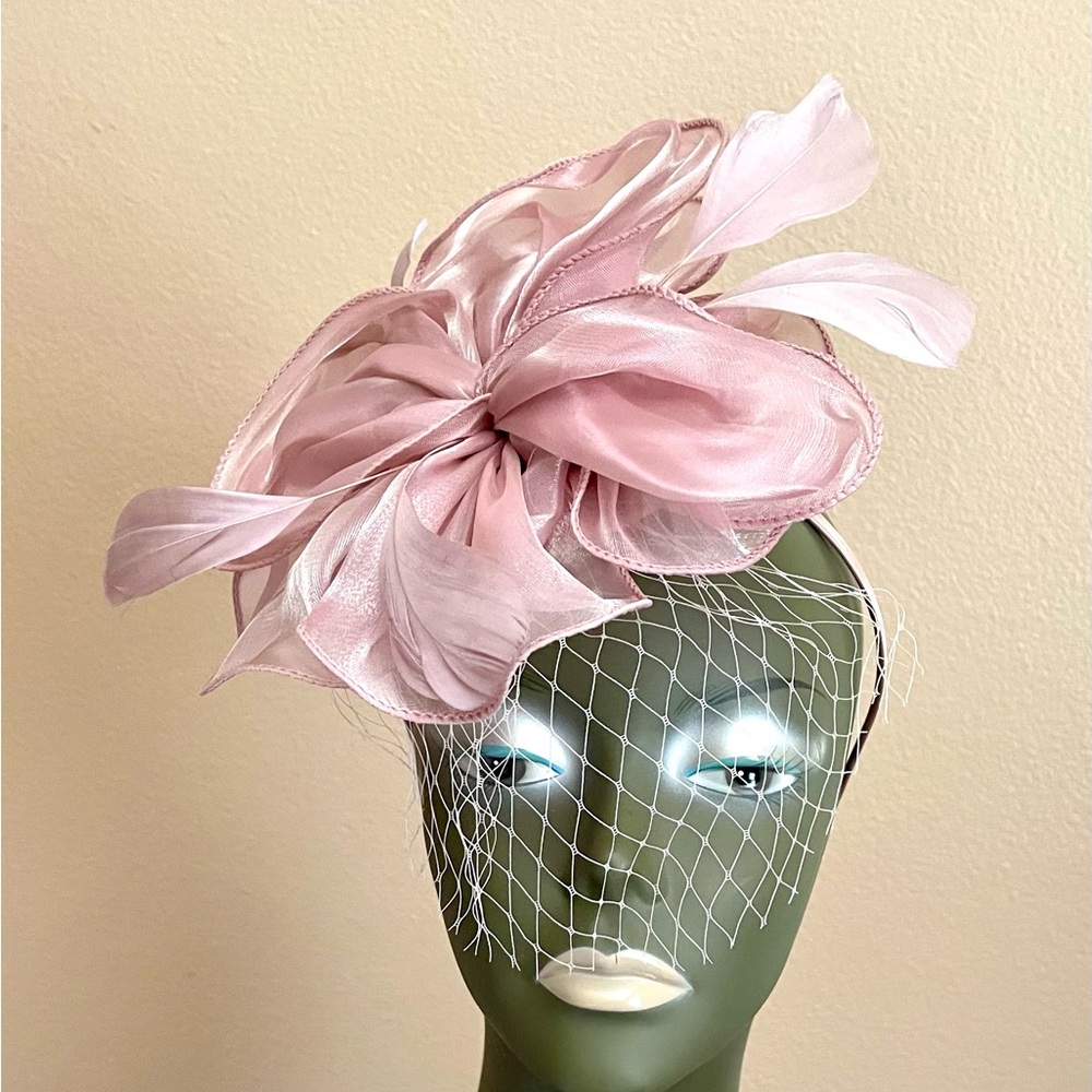 Elegant Pink Feathered Fascinator Hat with Veil